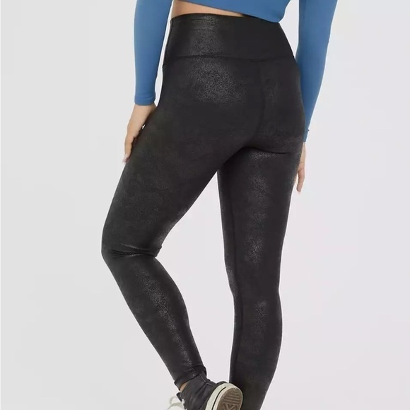 OFFLINE By Aerie Hugger Crackle Crossover Legging - Picture 2 of 12